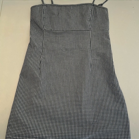 Garage - Picture 2 of 6